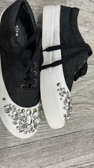 Суперові кеди з камінням 25 см