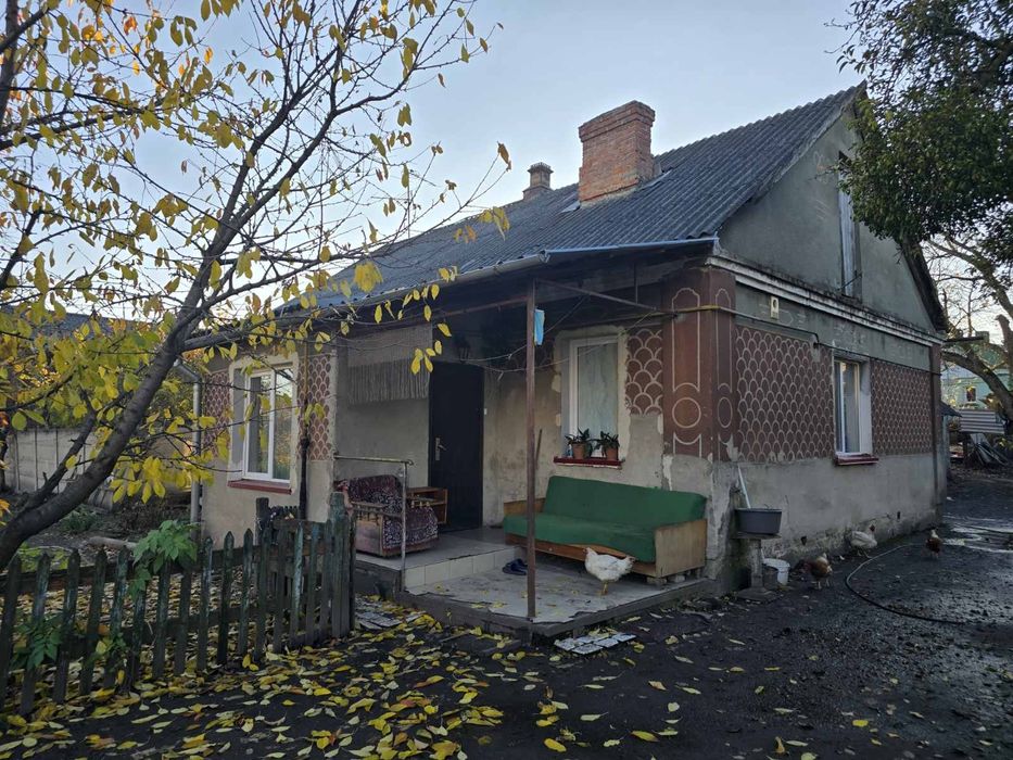 Продаж цегляного будинку.