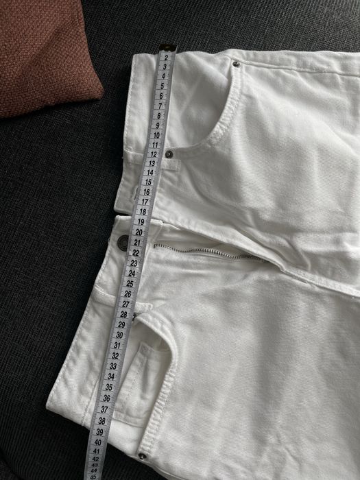 Білі джинсові шорти