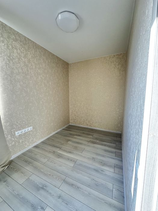 Новий гарний будинок біля моря