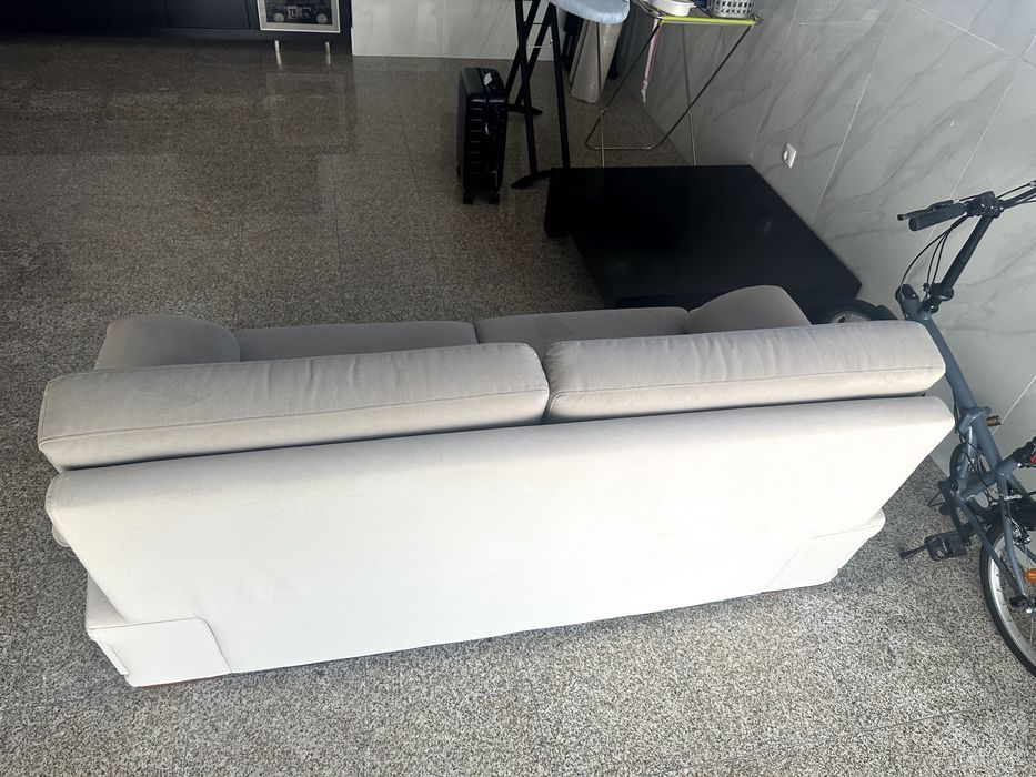 Sofá em Tecido Cinzento