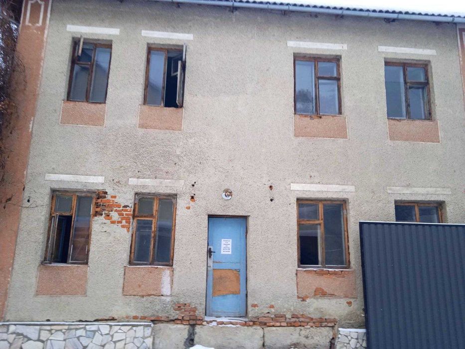 Нежитлова будівля 451,4 м2, 0,04 га, Радомишль, вул Міськради 12