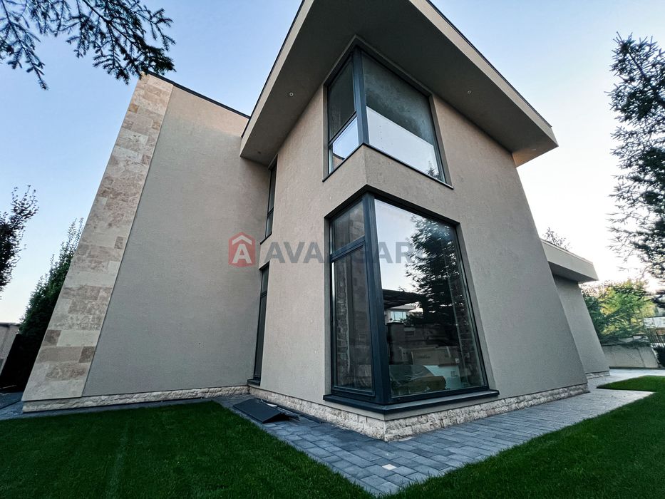 Сучасний преміальний будинок у містечку City Park (Villa Riviera)