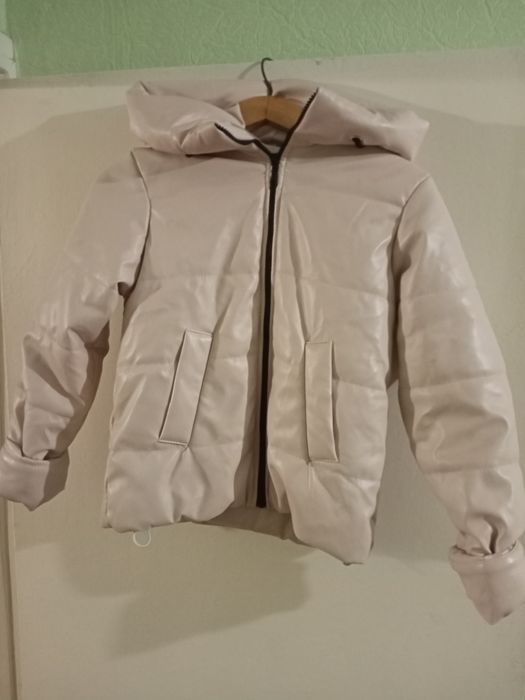 Продам куртку для девочки.