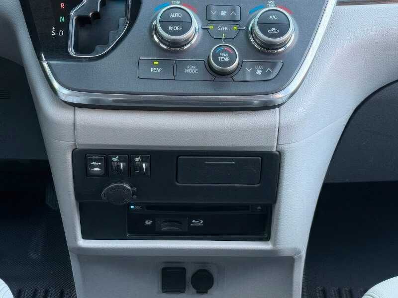2015 Toyota Sienna XLE Premium 8-Passenger