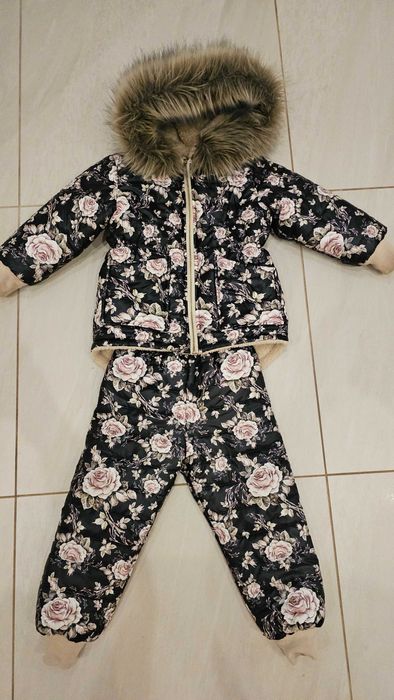 Małe Cuda kurtka spodnie ocieplane róże czarny r. 98/104