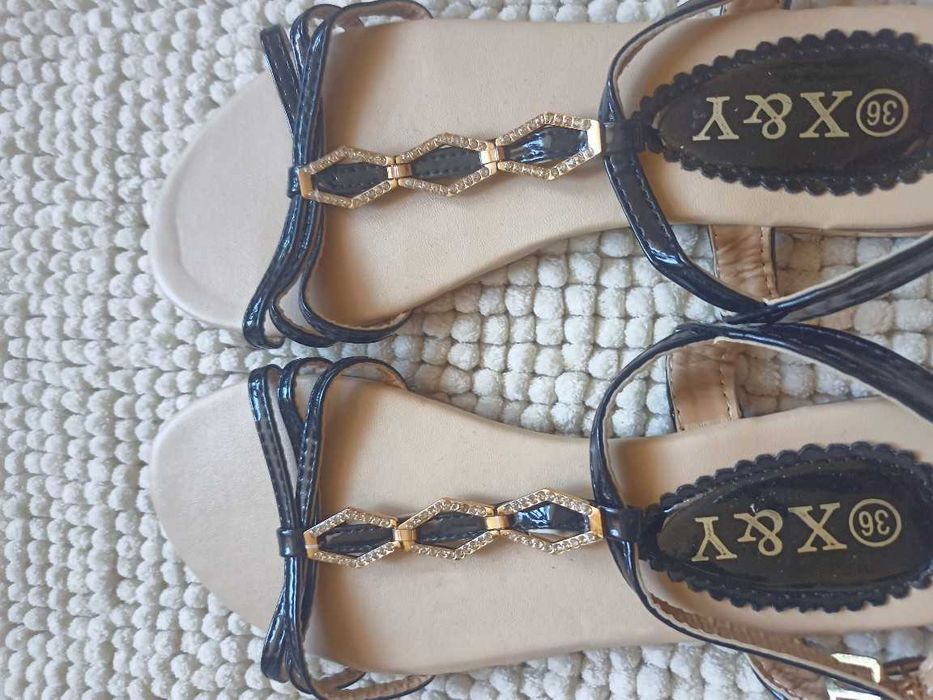 Босоножки стильные. 36 размер