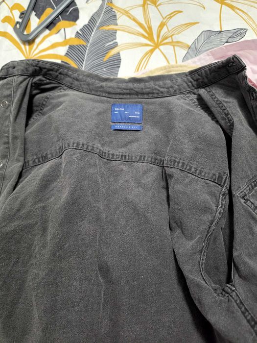 Várias camisas em bom estado S e M e calças também