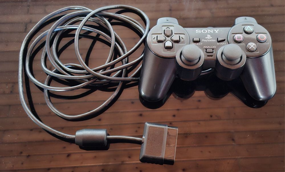PlayStation 2 Slim + 2 Jogos