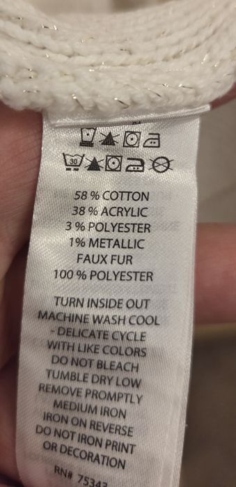 Elegancki sweterek z torebką rozmiar 128