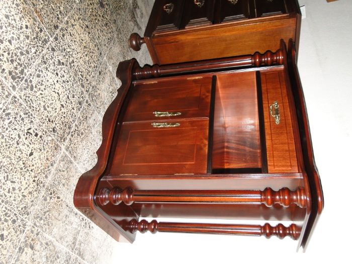 Móvel de TV em madeira com tampo rotativo - óptimo estado