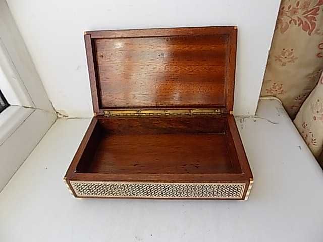 Шкатулка инкрустированная натуральным перламутром 20,5х11,7х6 см