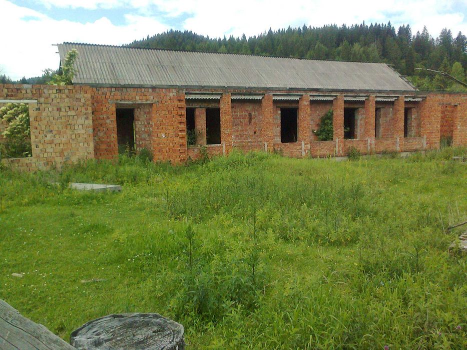 земельна ділянка 0.25га, незавершене будівництво