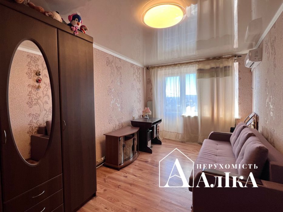 Продам 1-кімнатну квартиру з меблями!