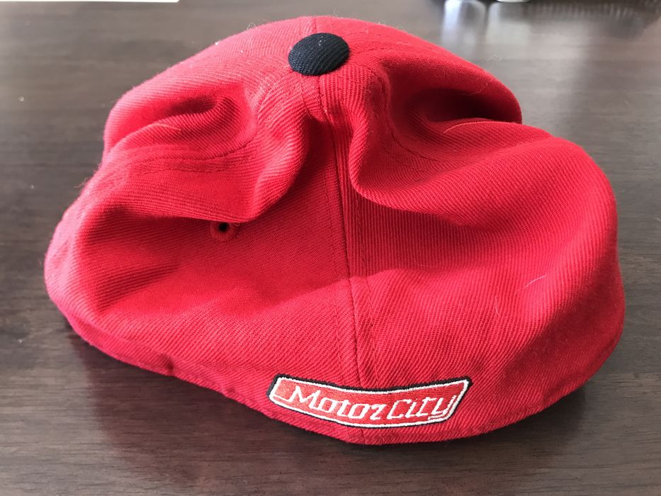 Chapéu vermelho Adidas NBA Detroit Pistons