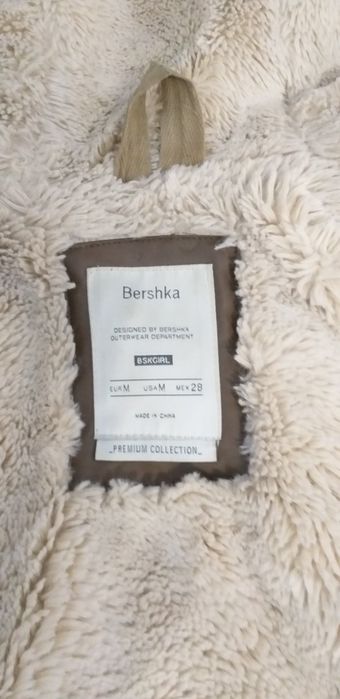 Курточка женская Bershka.