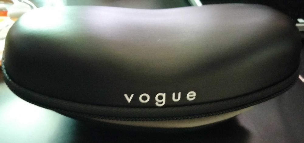 Óculos Ray ban, Ralph Lauren e Vogue originais.