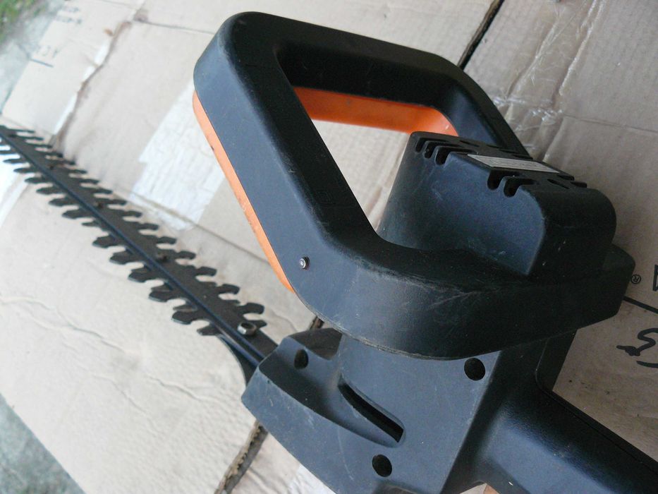 Nożyce elektryczne na działkę ogród