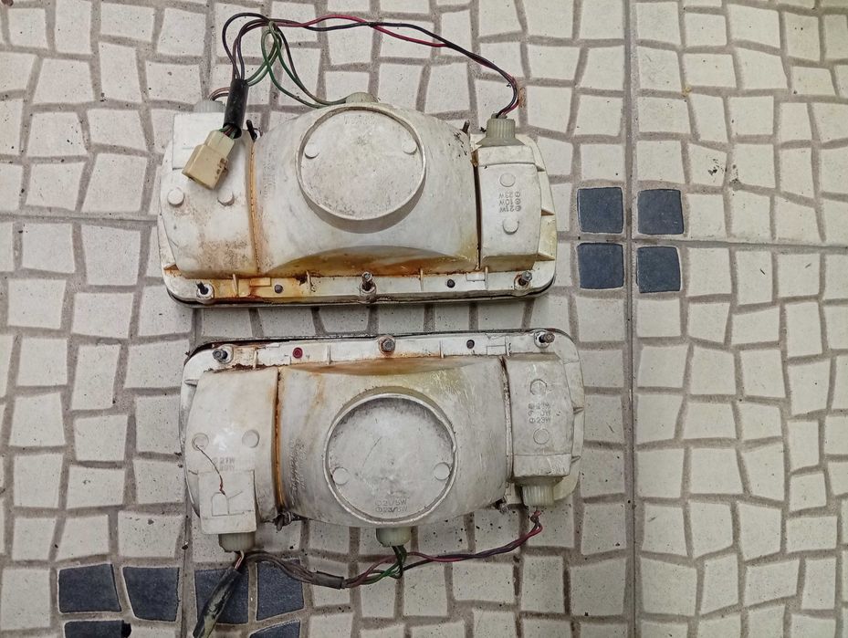 Farolins traseiros Datsun 1200