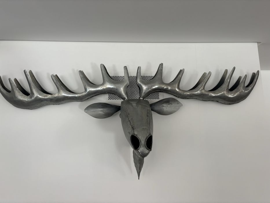 Escultura de cabeca de alce em ferro