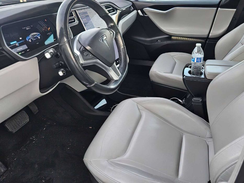 Tesla Model S 90D      2015