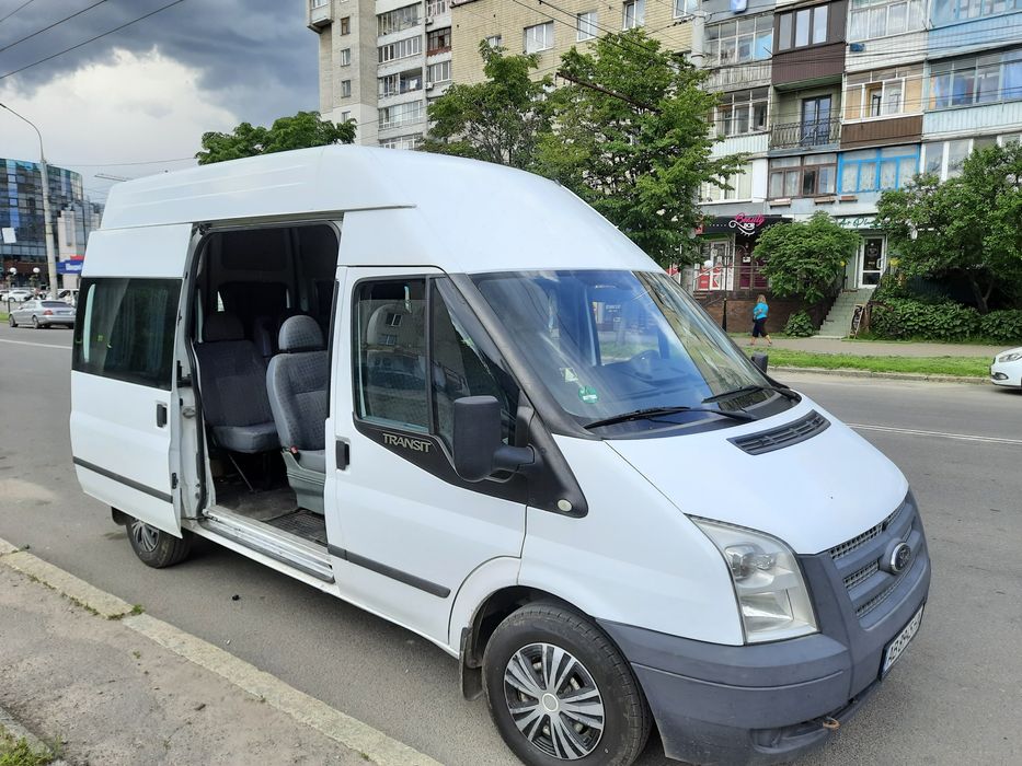 Пасажирські перевезення по Україні і  до аеропортів Ясси,Кишенів,8місц