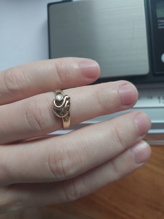 Złoty pierścionek z cyrkonią