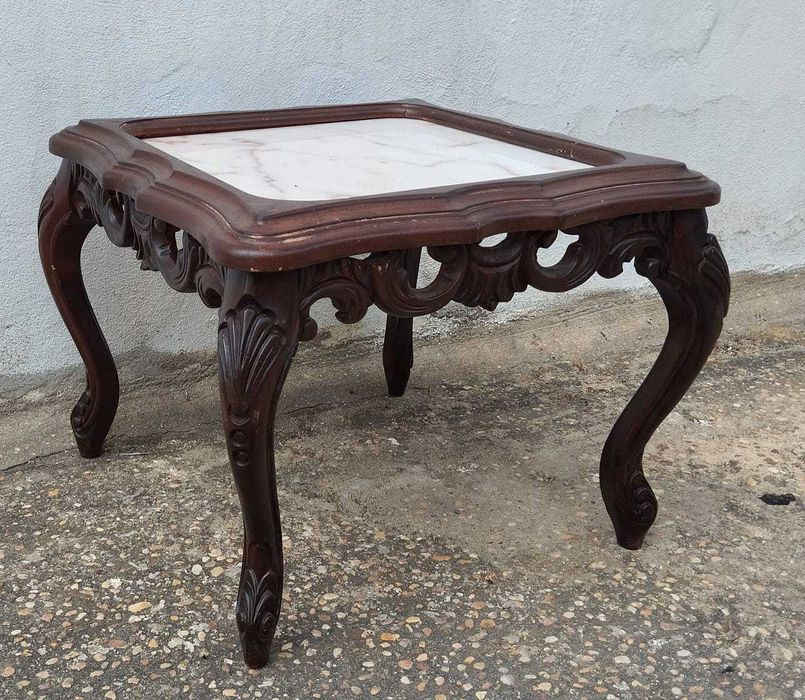 Mesa Antiga com Tampo em Mármore