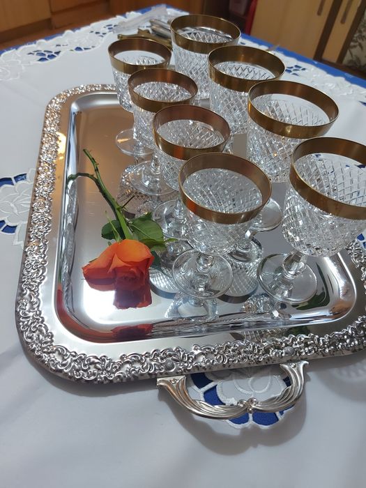 Металеві таці , подноси,столові прибори посріблення.