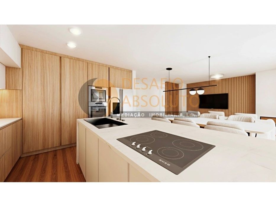 Moradia Isolada T4 (2 Suites) c/ Piscina e Jardim. Fernão Ferro