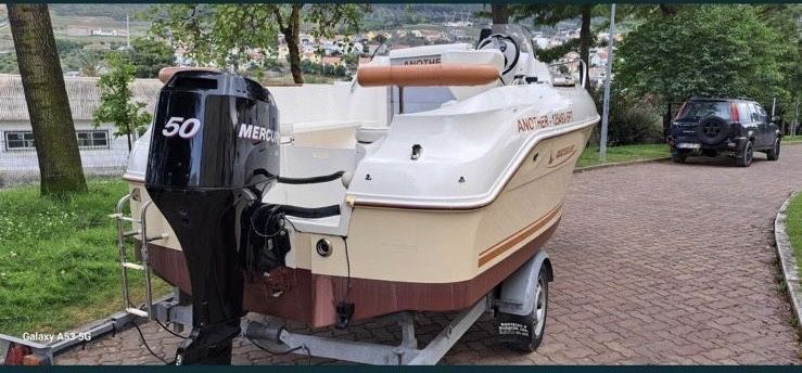 Quicksilver 470 – Como Novo (nem sem 100h) – Mercury 50cv 4T + Reboque + Palamenta Classe 5