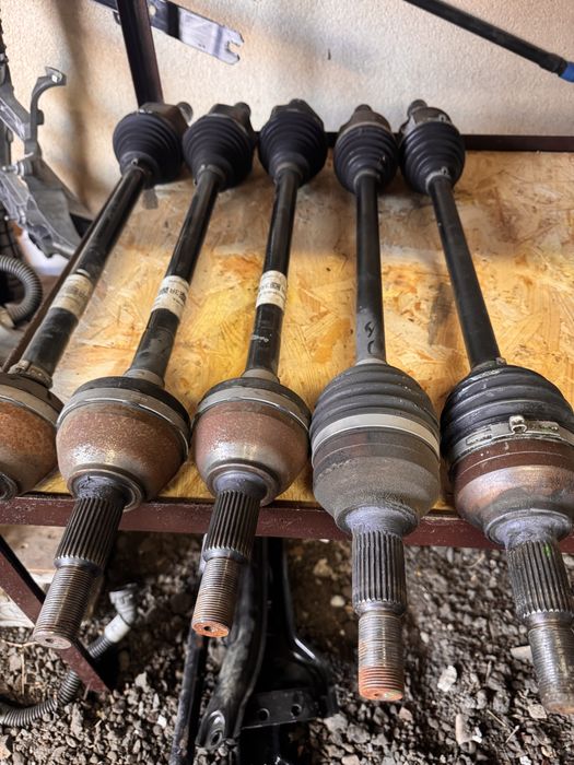 Піввісь передня задня  Tesla Model 3 1044164-00-A 1044161-00-C