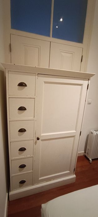 Roupeiro estilo colonial