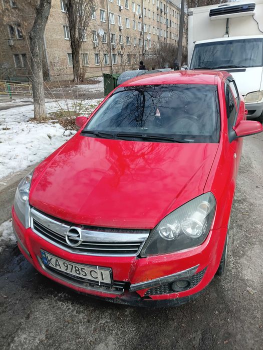 Opel astra 2012 гарний стан.растрочка.