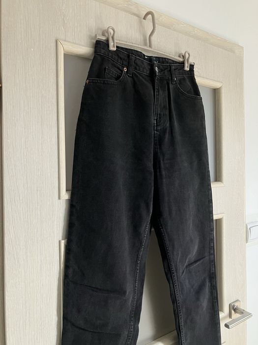 spodnie mom fit czarne jeansy denim asos