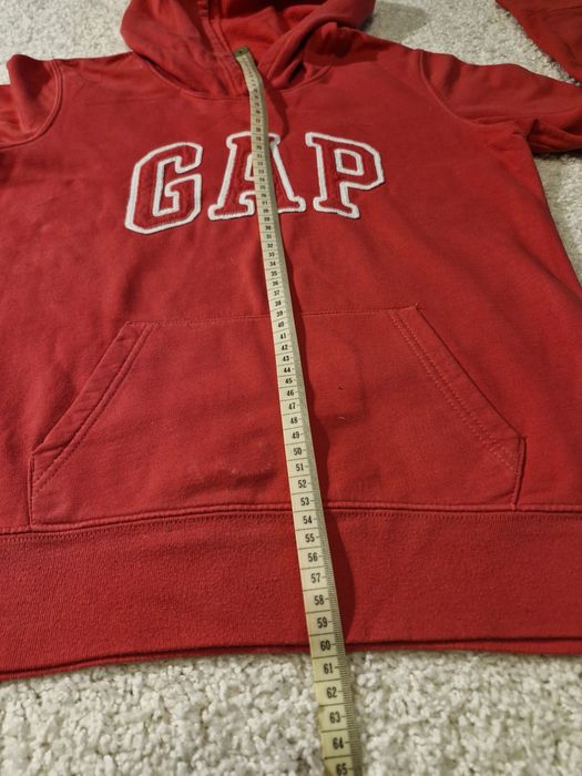 Czerwona  bluza  z kapturem