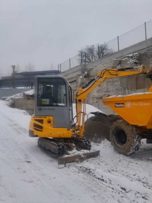 міні-екскаватор New Holland E18B