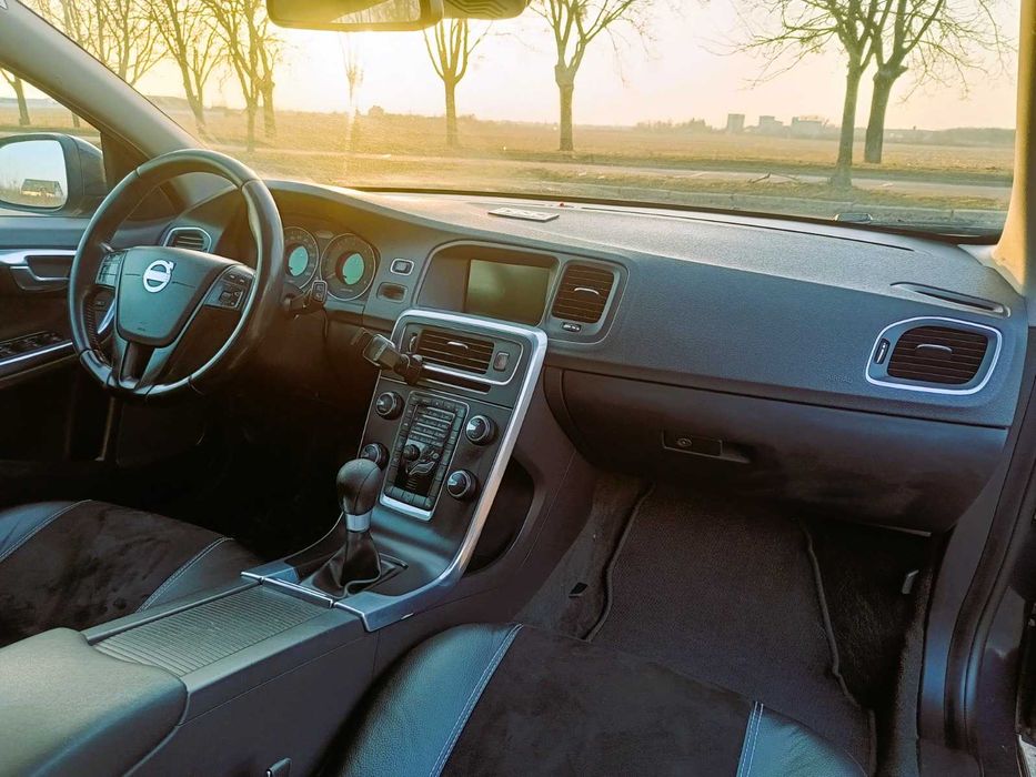 Volvo V60 D2 2012 року(модельний 2013)