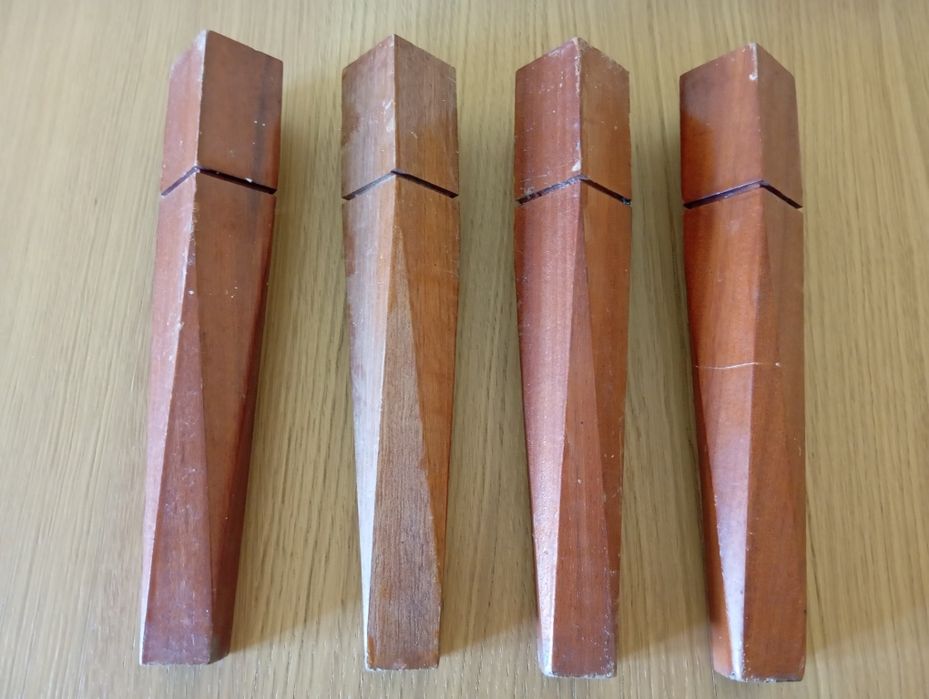 Pernas de móvel em madeira