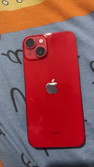 iPhone 14 com capas e películas