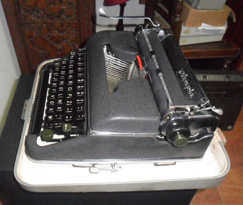 Máquina de escrever Olimpya impecável