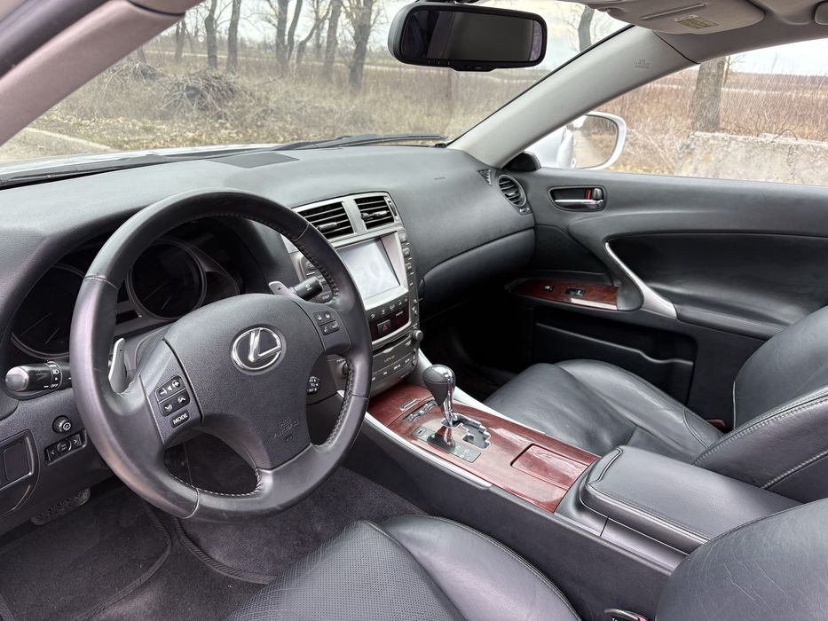 Шикарный Lexus IS 250