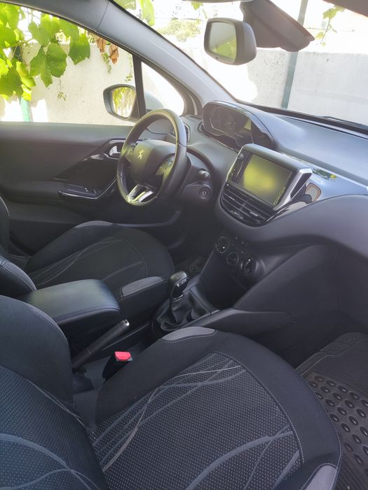 Peugeot 208  econômico