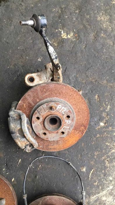 Поворотний кулак цапфа ступиця передні Nissan Primera P12 Lucas 2596/1