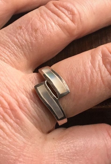 Srebrny pierscionek,perłowy