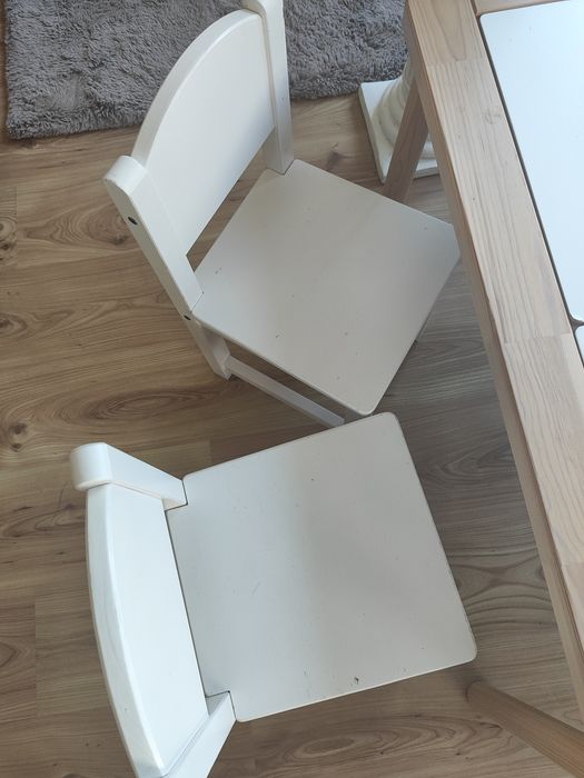 IKEA dzieciecy zestaw mebli stolik FLISAT + krzesełka SUNDVIK
