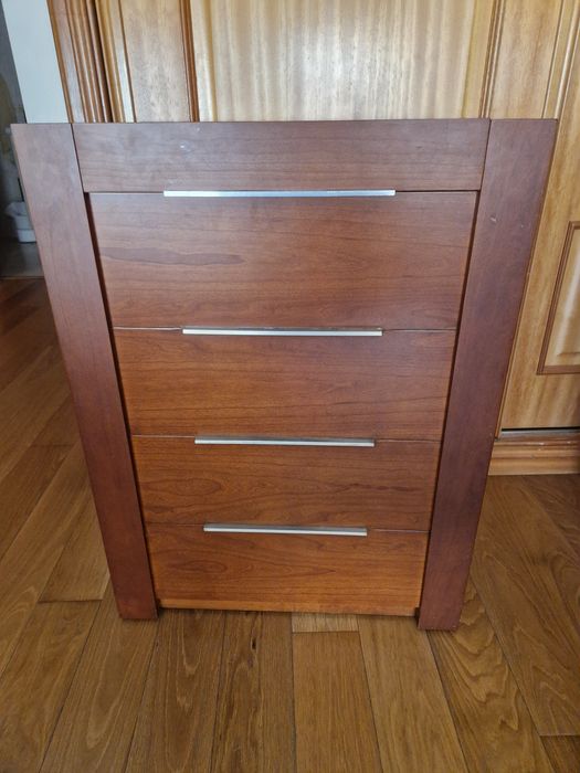 Tulha da roupa  em cerejeira