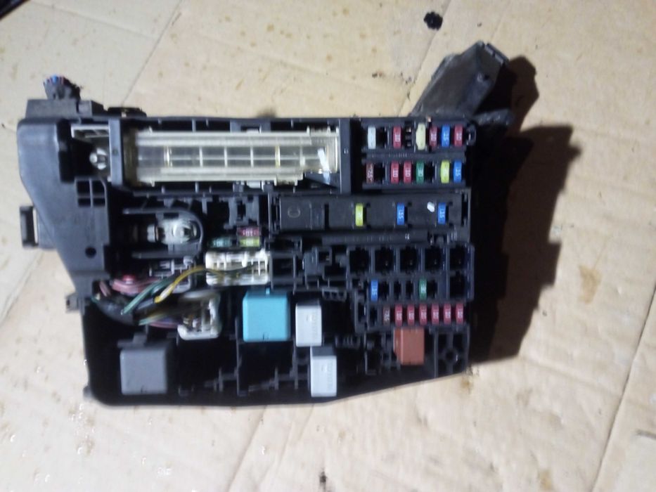 toyota verso 09-18 skrzynka bezpieczników 1,6 132KM valvematic