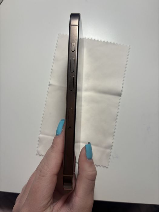 Iphone 16 pro 256gb pustynny tytan