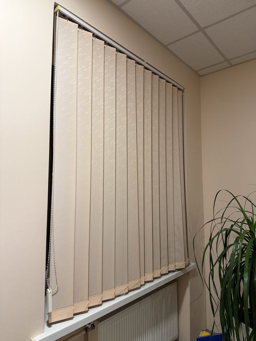 Вертикальні жалюзі